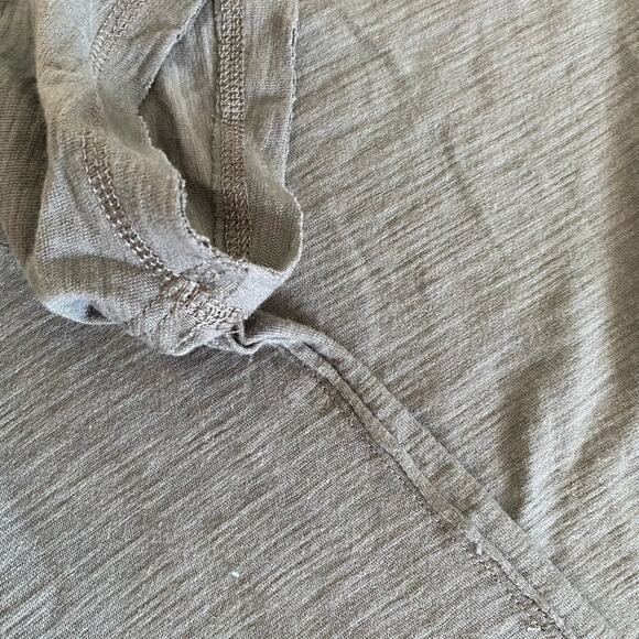 Jaws Shark Graphic Grey T-shirt NWOT Men’s Sz M‎ - Picture 6 of 6